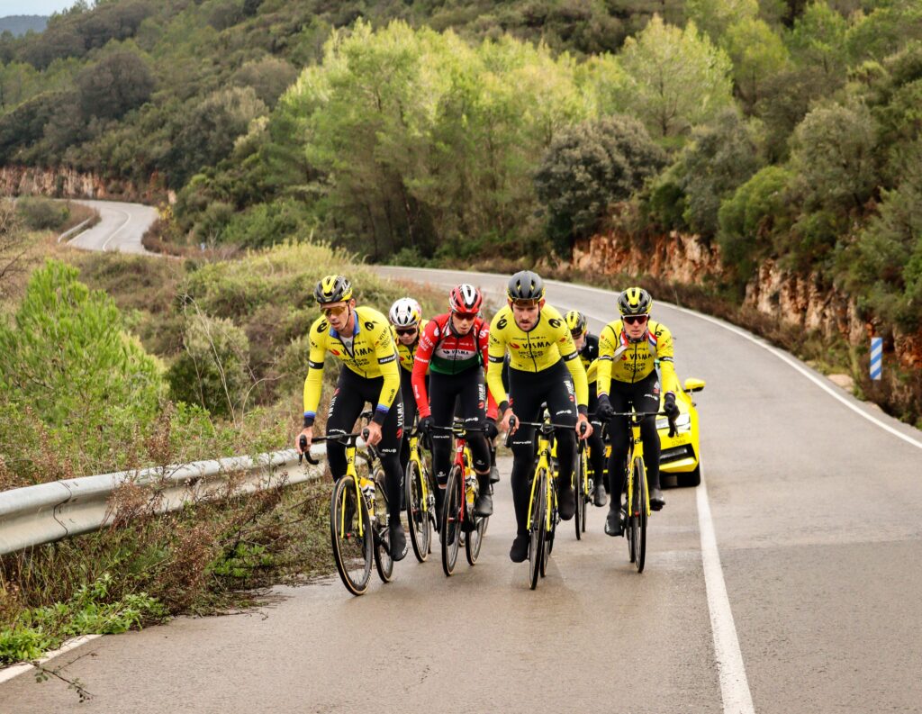 El Visma entrenando en tierras alicantinas. Foto: Visma