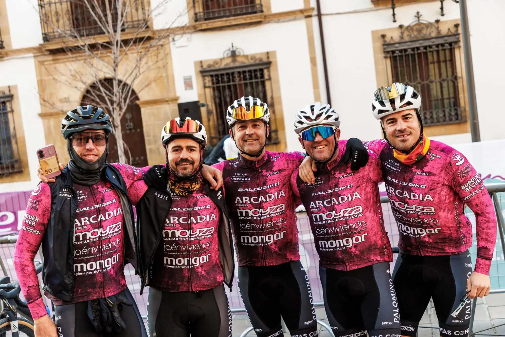 Algunos participantes en el Gran Fondo Jaén Paraíso Interior.
