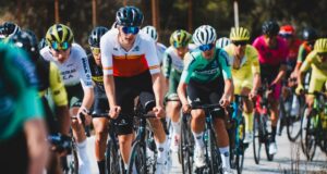 César Pérez se respalda en el equipo durante la ascensión al Locubín (c) SprintCycling