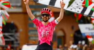 Healy gana la cuarta etapa de la Vuelta al País Vasco.