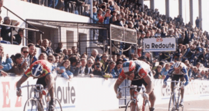El esprint final de la Paris-Roubaix de 1990