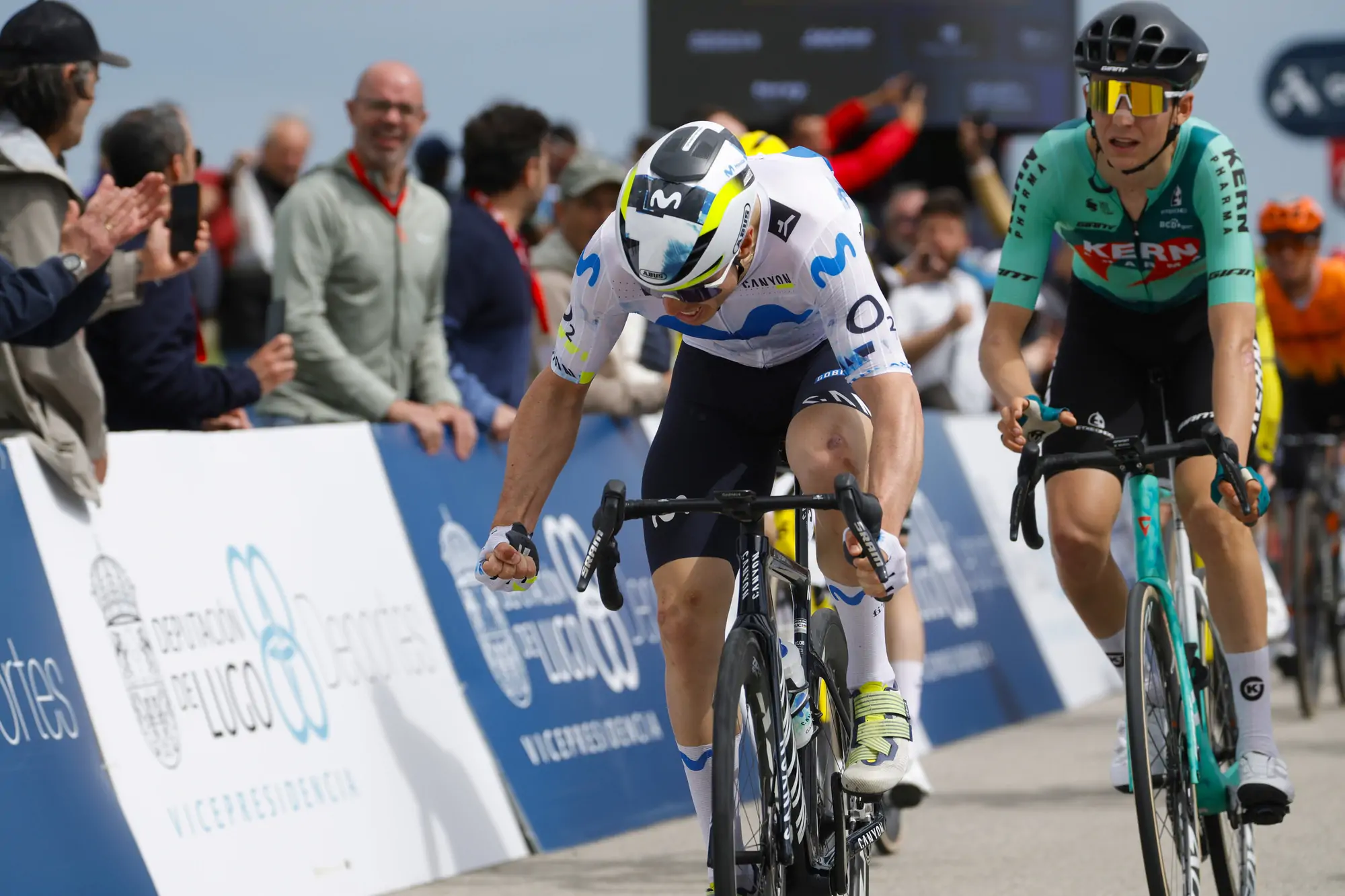 Carlos Canal en meta @Movistar