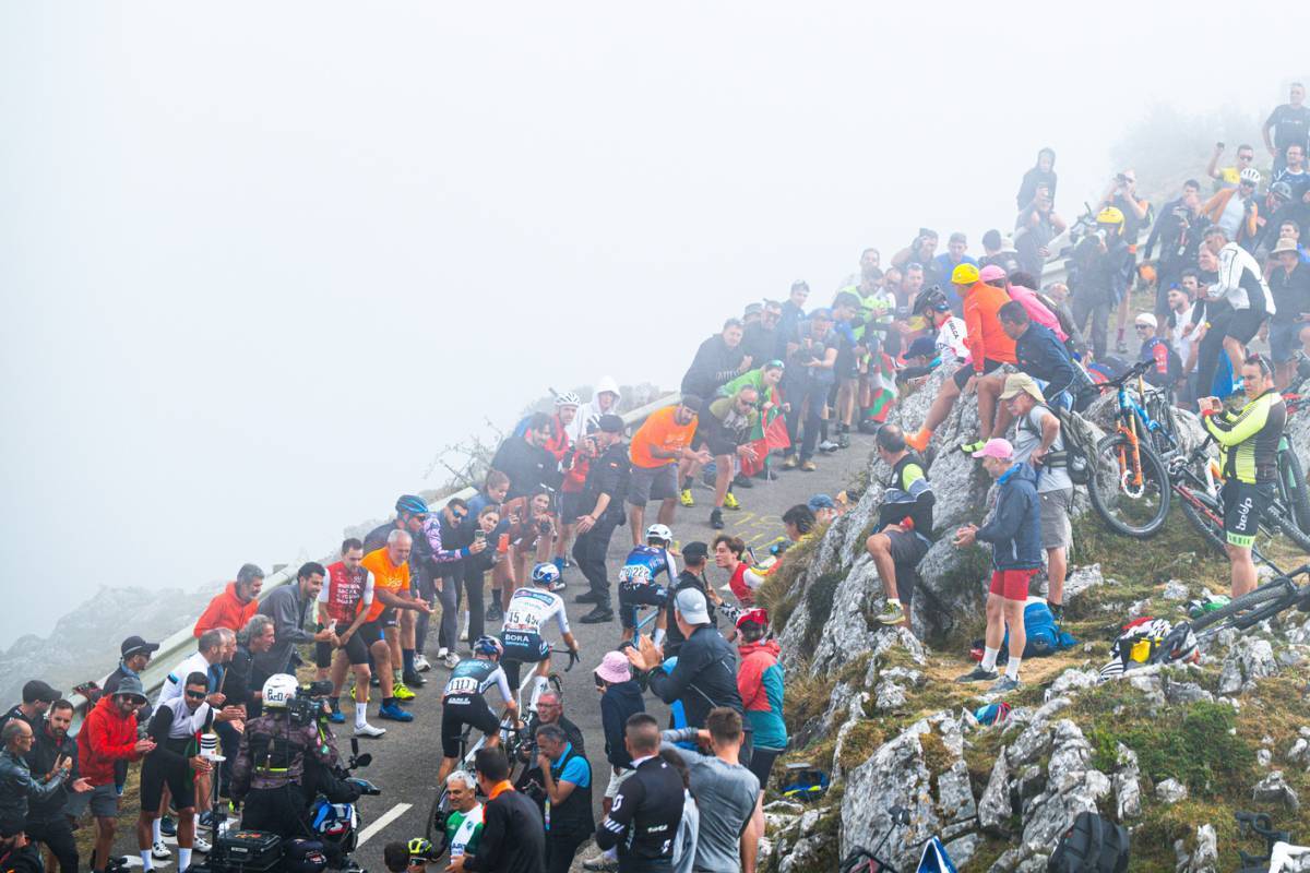El Angliru: una cima legendaria entre el cielo y el infierno - Ciclo21