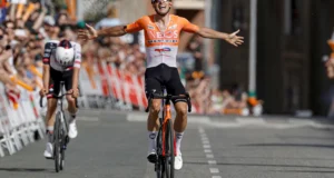 Laurance gana en la tercera etapa de la Vuelta al País Vasco.