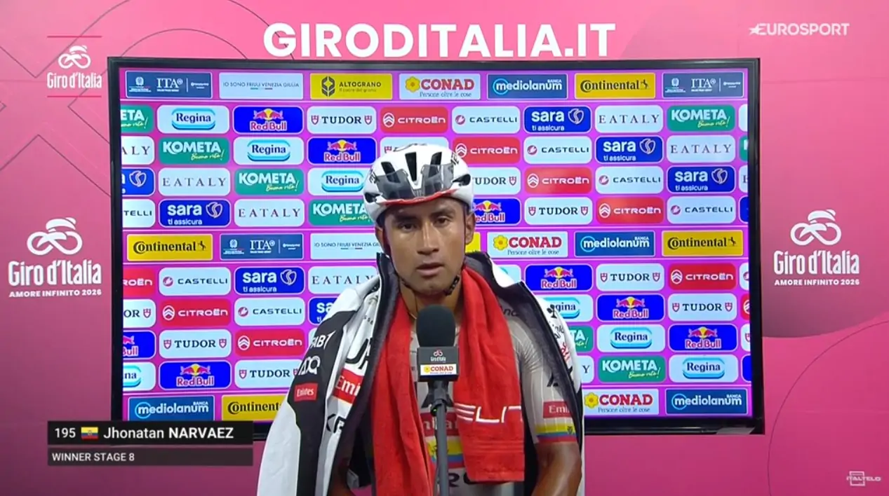 Narváez atiende a los medios tras su victoria en en la octava etapa del Giro 2026.