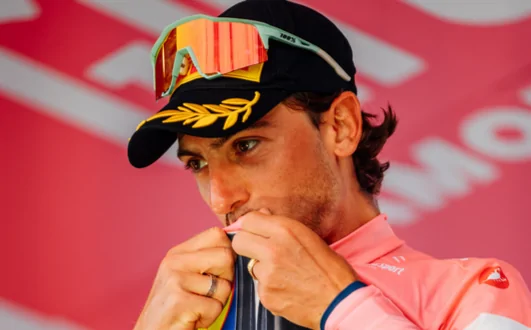 Ciccone se viste de rosa tras la cuarta etapa del GIro 2026.